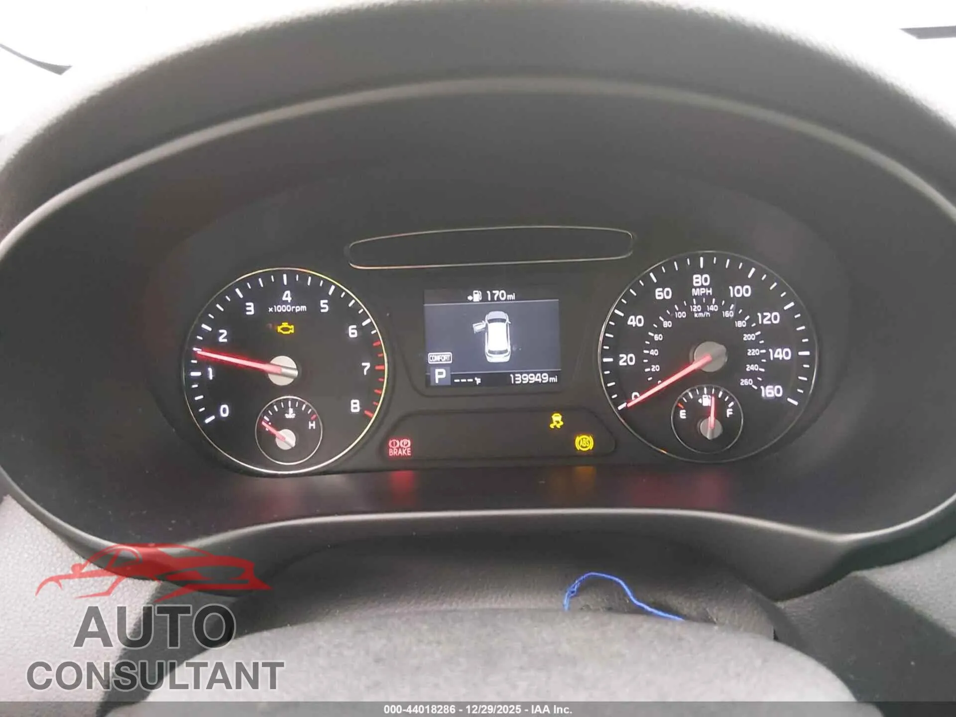 2019 KIA SORENTO Damaged VIN 5XYPG4A37KG531669 – exterior detail