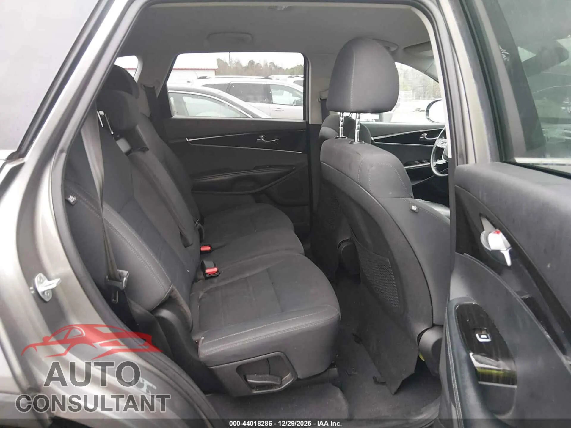 2019 KIA SORENTO Damaged VIN 5XYPG4A37KG531669 – undercarriage