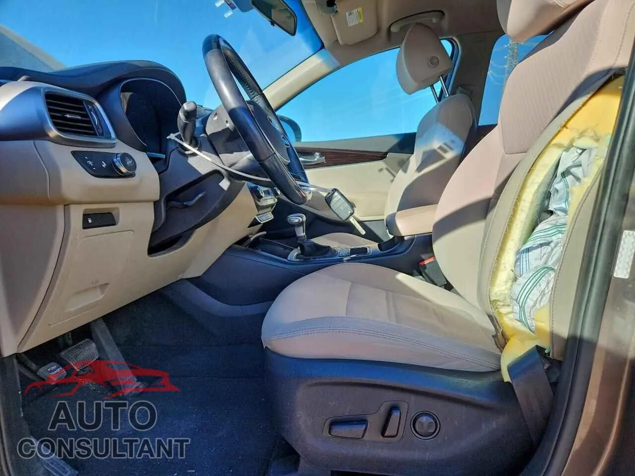 2020 KIA SORENTO Damaged VIN 5XYPG4A37LG626797 – exterior detail 2020 KIA SORENTO Damaged VIN 5XYPG4A37LG626797 – exterior detail