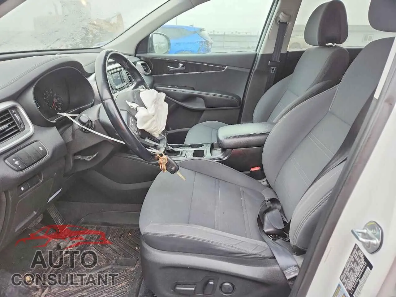 2016 KIA SORENTO Damaged VIN 5XYPGDA38GG060526 – exterior detail