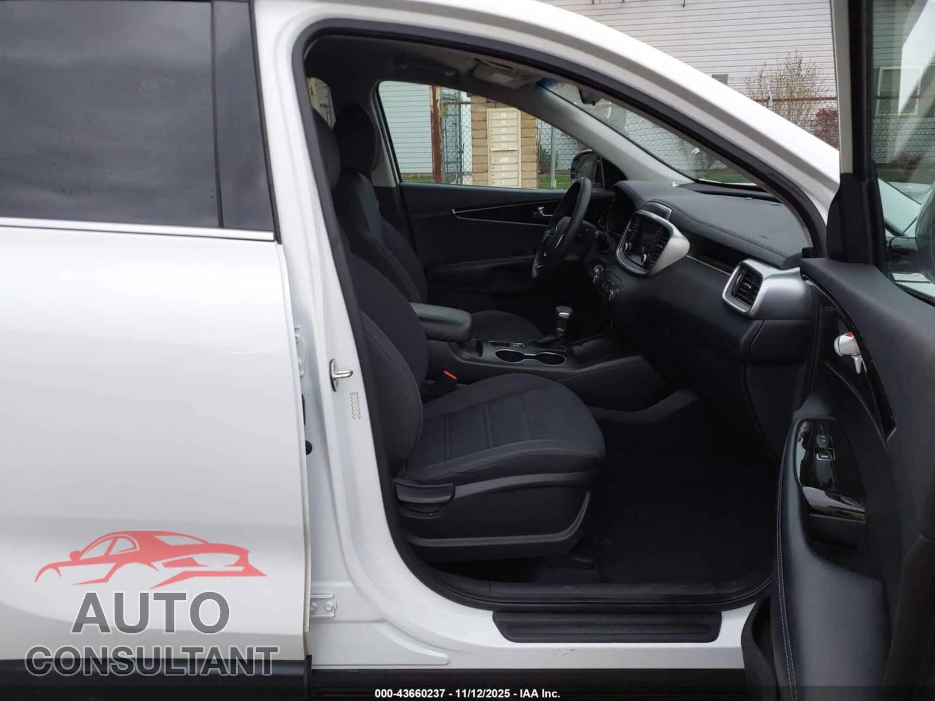 2020 KIA SORENTO Damaged VIN 5XYPGDA39LG651250 – interior seats