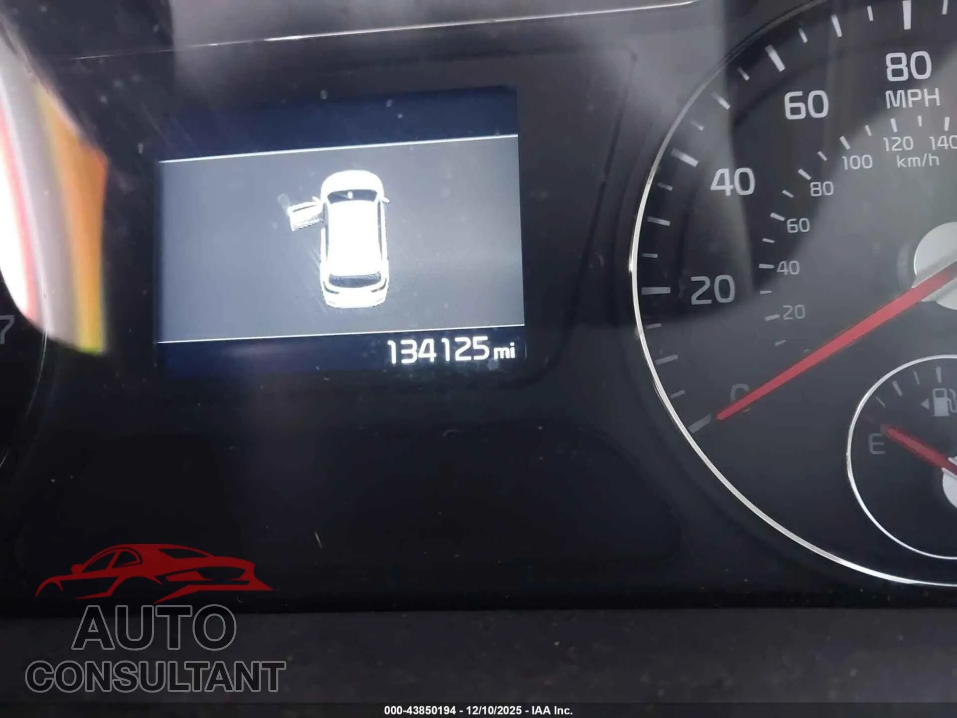 2019 KIA SORENTO Damaged VIN 5XYPGDA52KG480101 – exterior detail