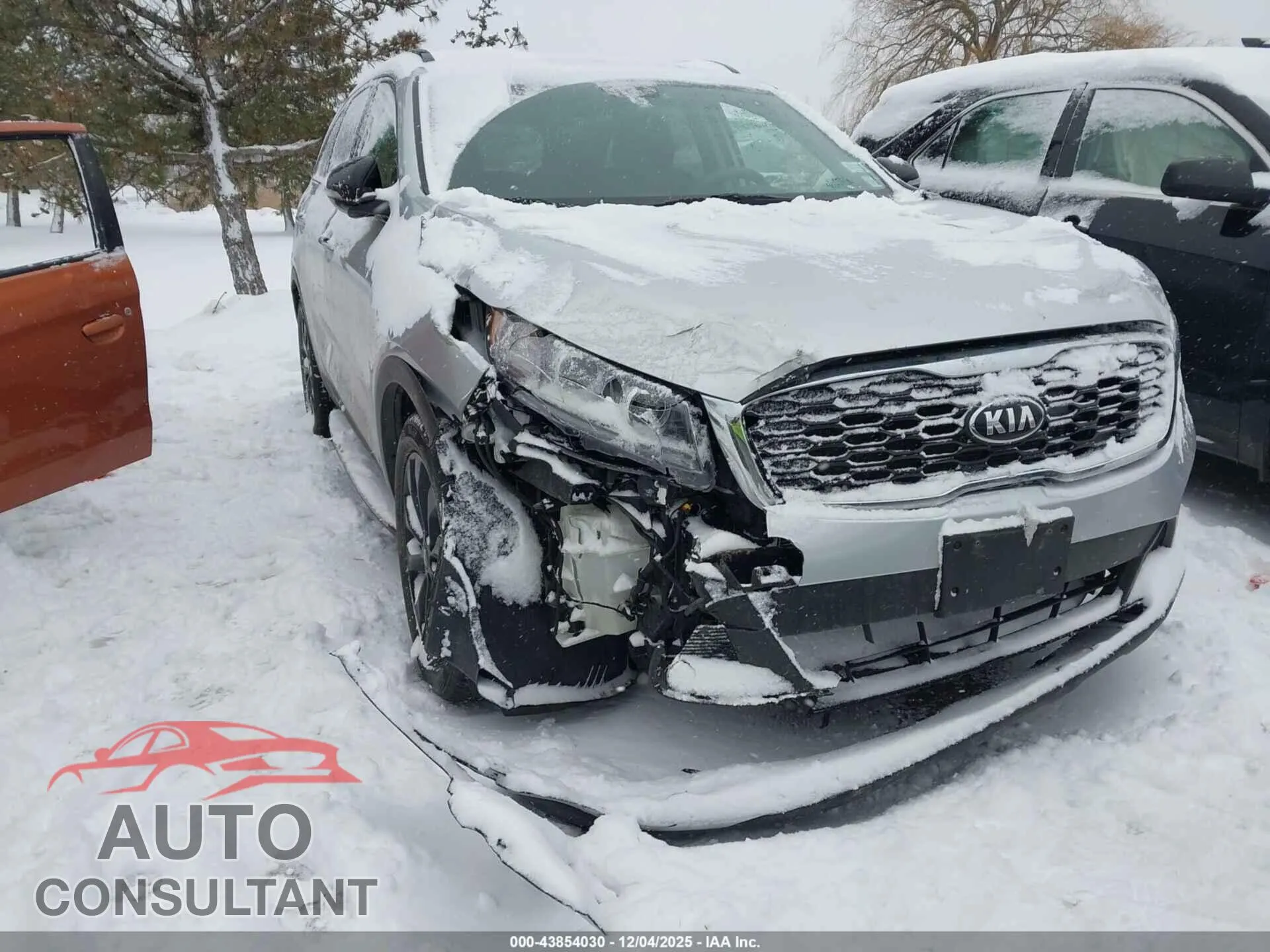 2019 KIA SORENTO Damaged VIN 5XYPGDA53KG583575 – engine bay