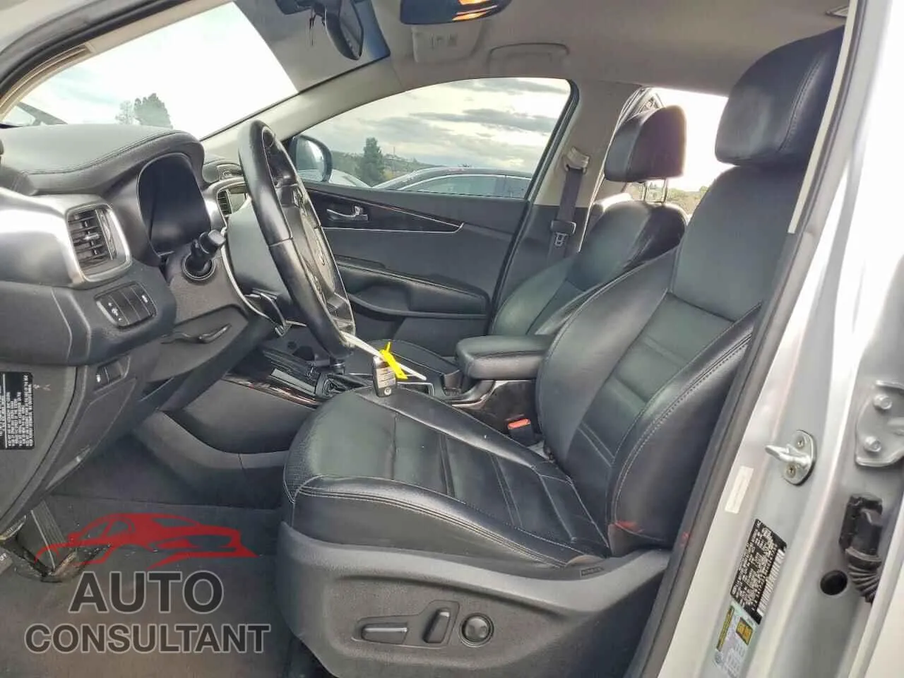 2017 KIA SORENTO Damaged VIN 5XYPHDA14HG247730 – exterior detail 2017 KIA SORENTO Damaged VIN 5XYPHDA14HG247730 – exterior detail