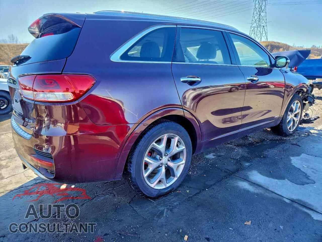 2018 KIA SORENTO Damaged VIN 5XYPKDA58JG361000 – side profile
