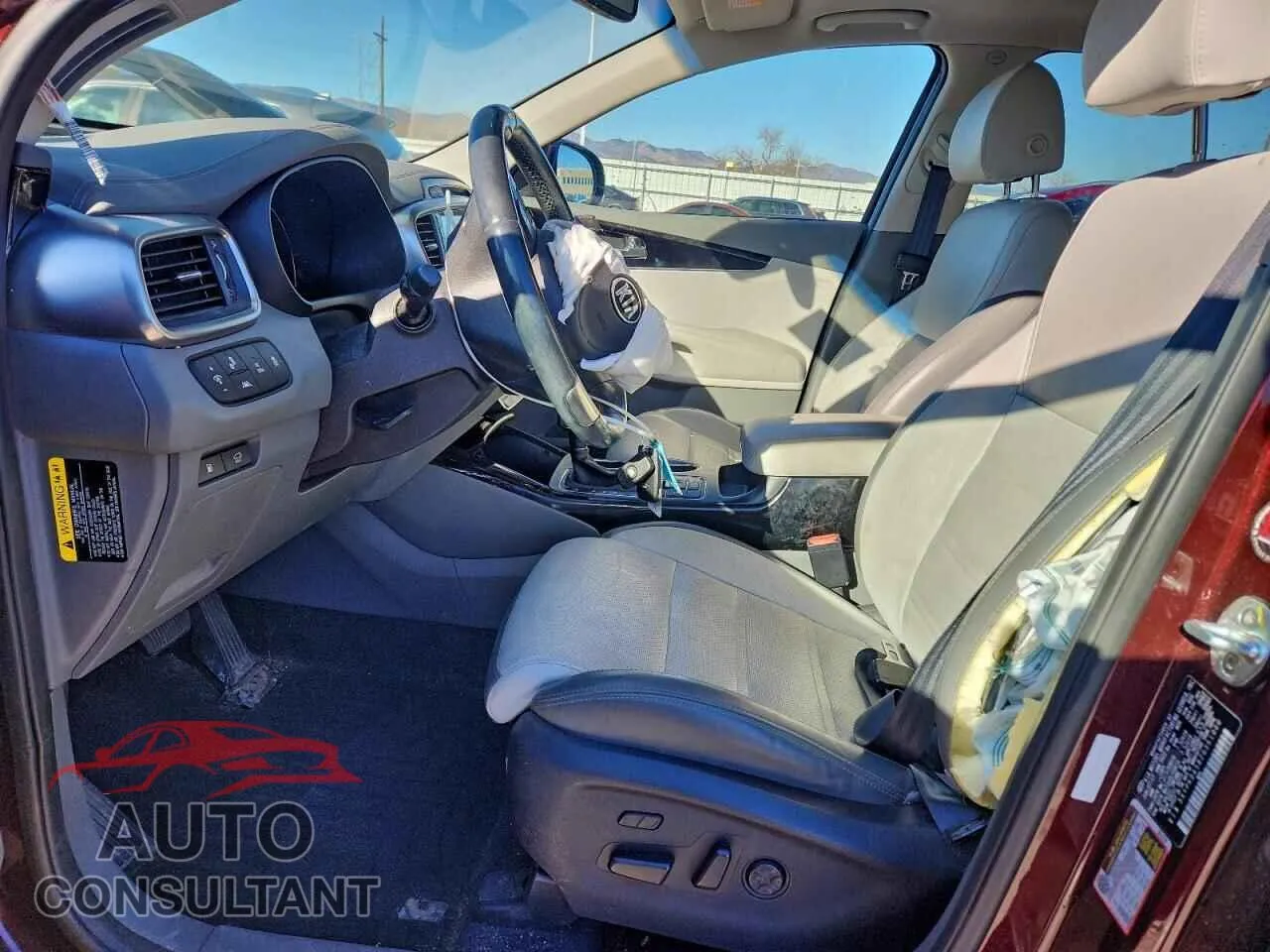 2018 KIA SORENTO Damaged VIN 5XYPKDA58JG361000 – exterior detail