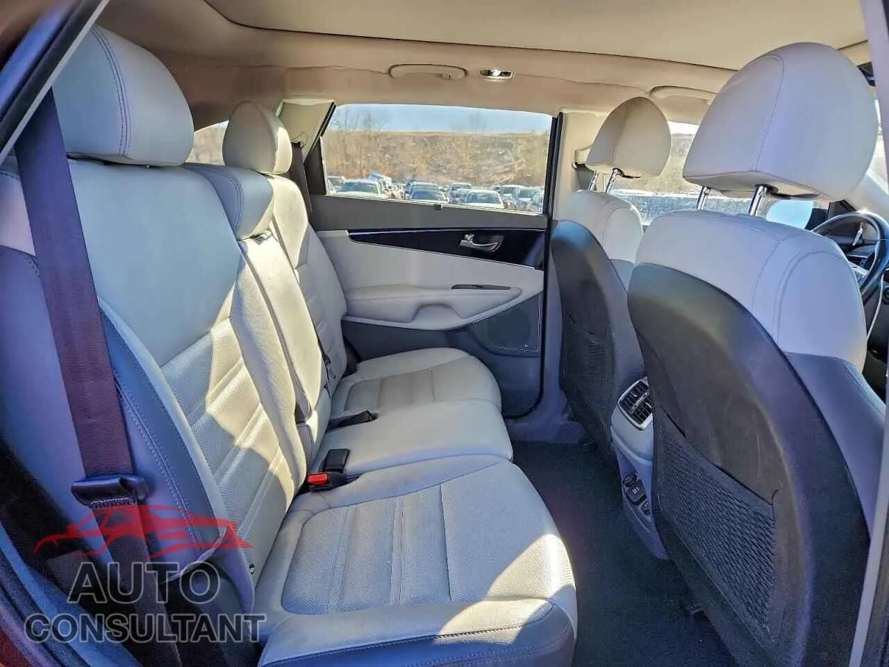 2018 KIA SORENTO Damaged VIN 5XYPKDA58JG361000 – photo 11