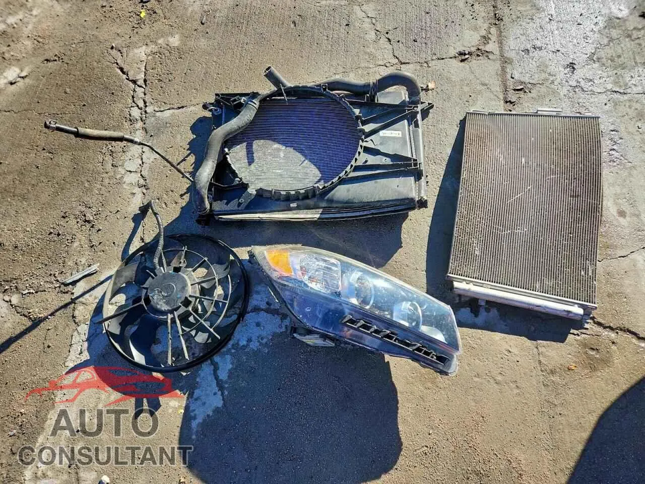 2018 KIA SORENTO Damaged VIN 5XYPKDA58JG361000 – photo 13