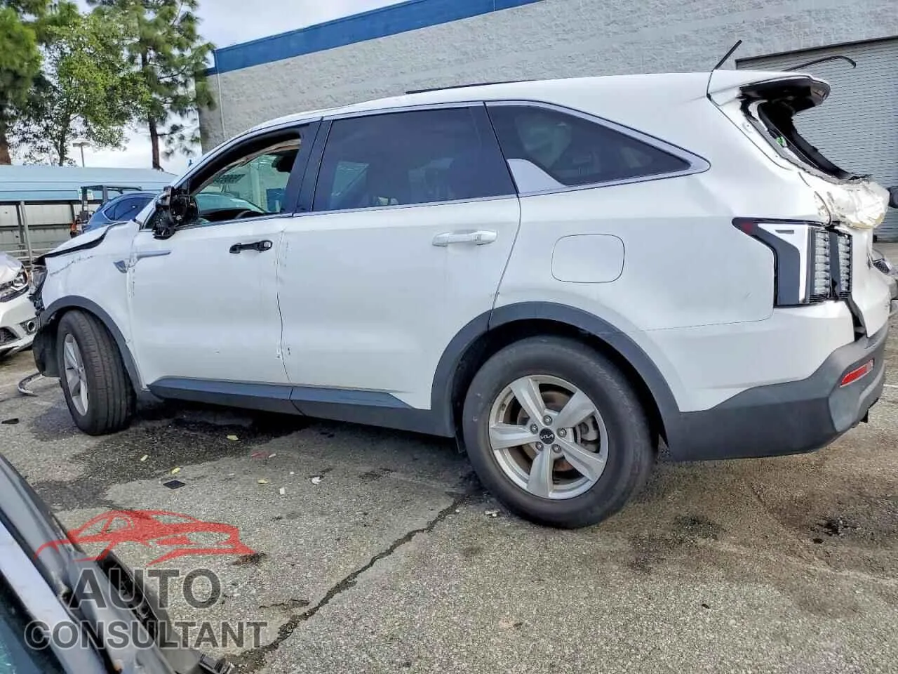 2022 KIA SORENTO Damaged VIN 5XYRG4LC6NG119057 – rear exterior
