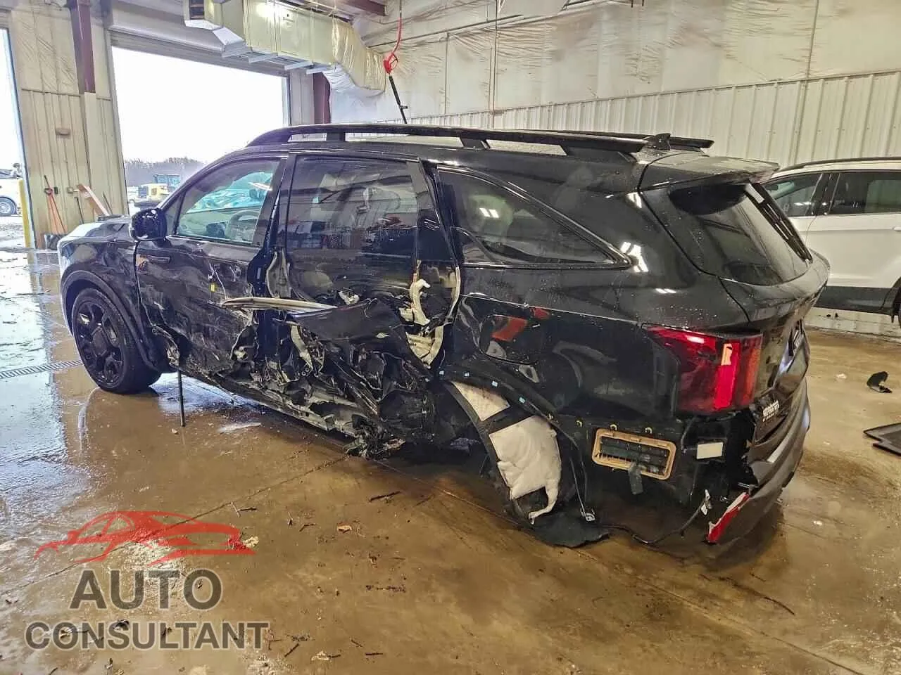 2025 KIA SORENTO Damaged VIN 5XYRHDJF6SG327087 – rear exterior