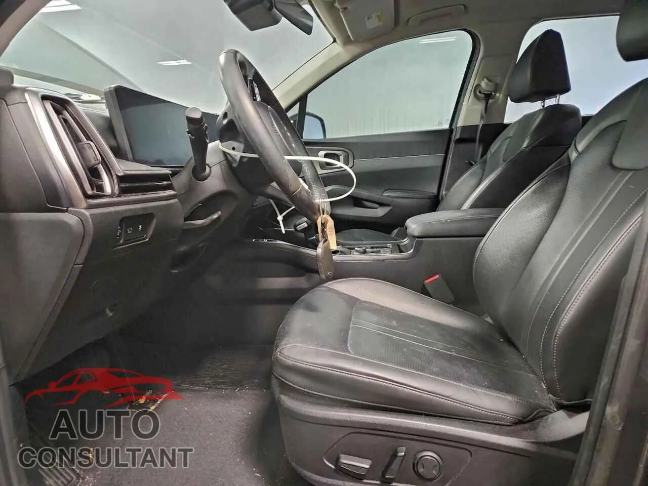 2024 KIA SORENTO Damaged VIN 5XYRHDJF9RG306910 – exterior detail