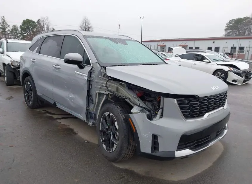 2025 KIA Sorento Used VIN 5XYRL4JC5SG377211 – exterior detail