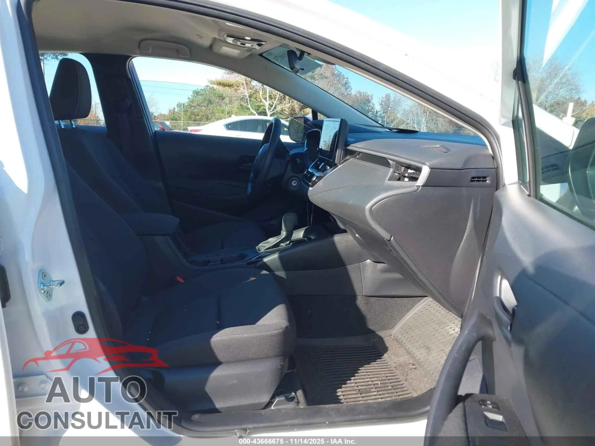 2024 TOYOTA COROLLA Damaged VIN 5YFB4MDE7RP137322 – interior seats