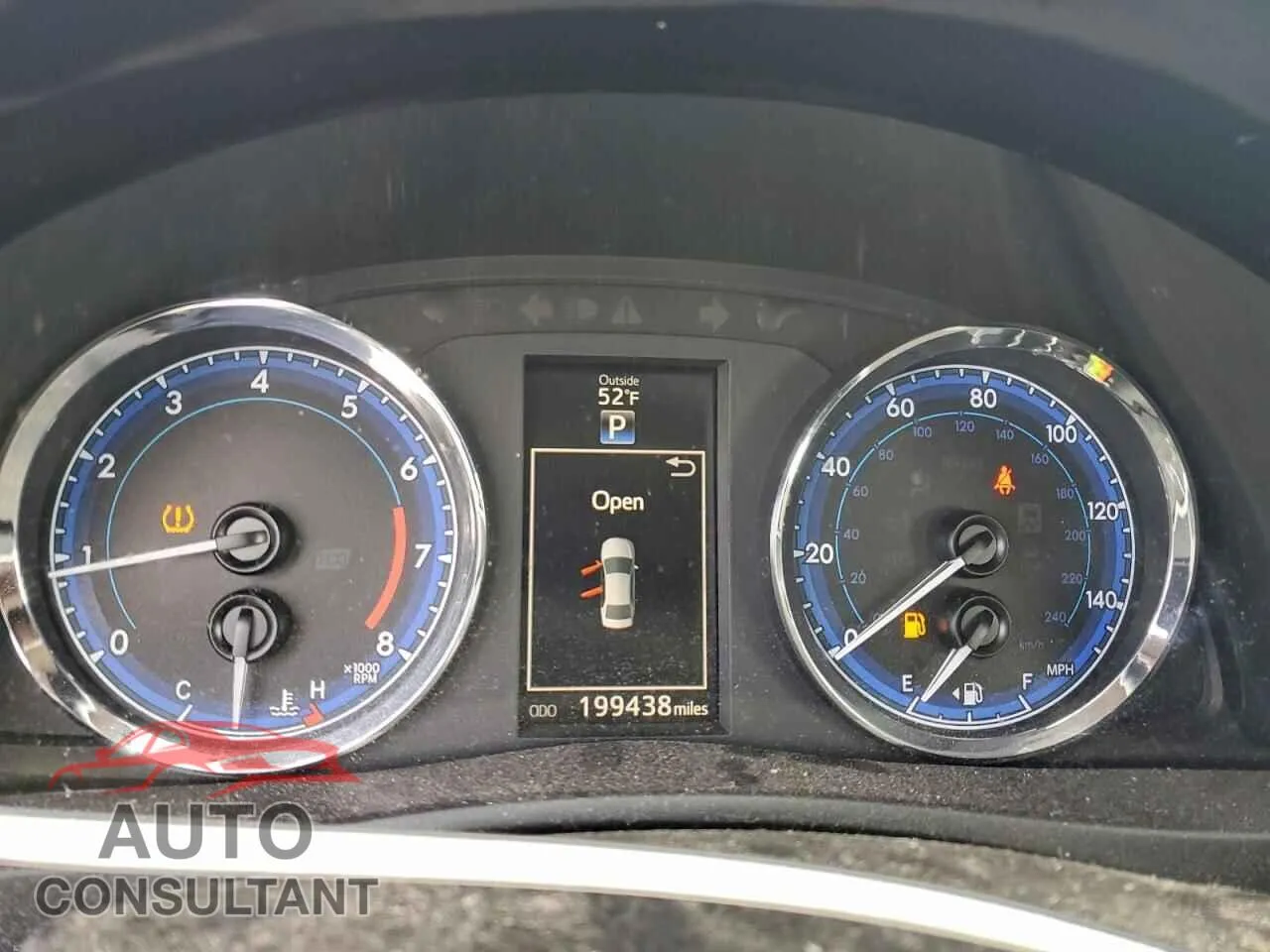 2018 TOYOTA COROLLA Damaged VIN 5YFBURHE3JP762876 – trunk area
