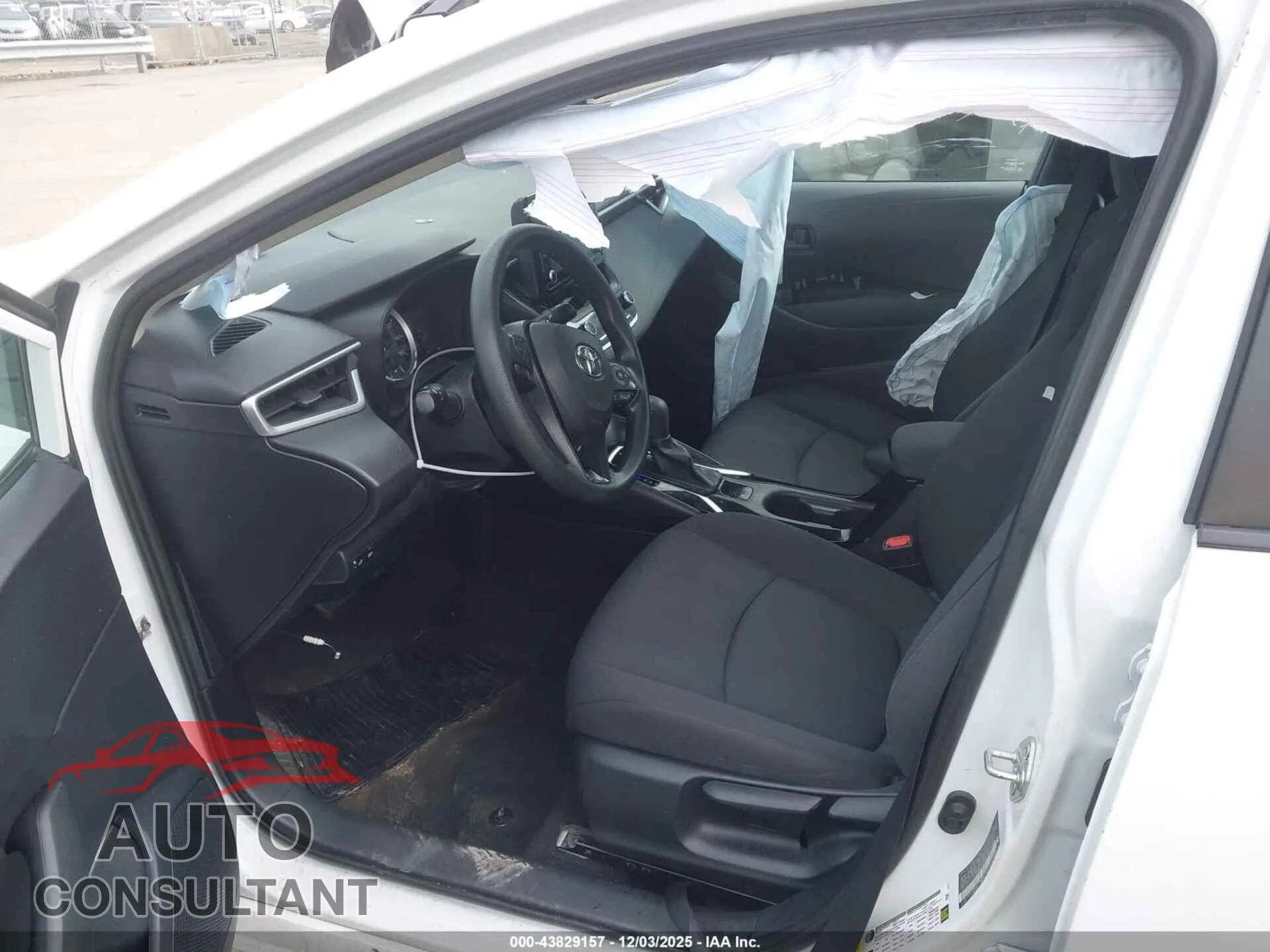 2022 TOYOTA COROLLA Damaged VIN 5YFEPMAE4NP334533 – interior seats