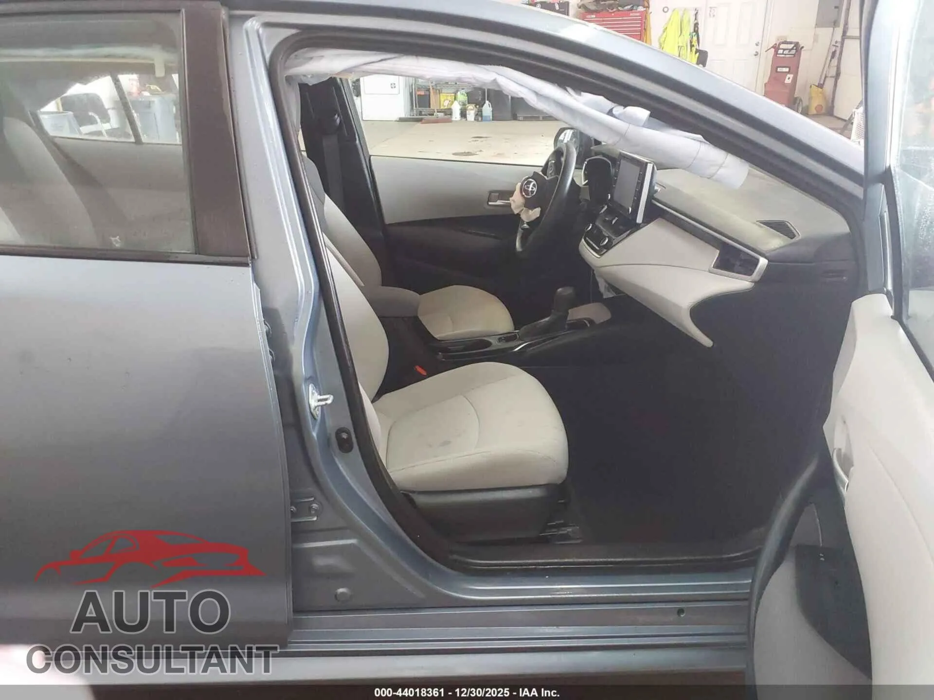 2020 TOYOTA COROLLA Damaged VIN 5YFEPRAE6LP062027 – interior seats