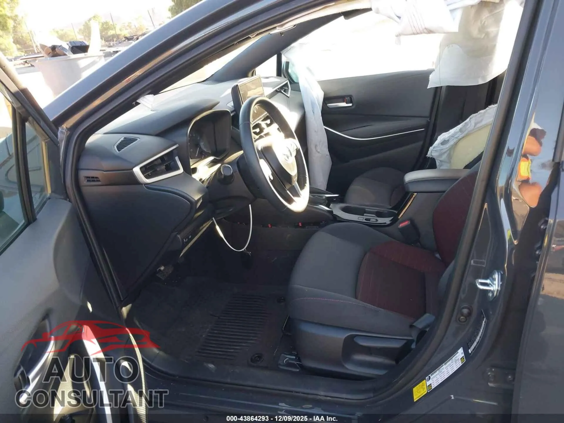 2025 TOYOTA COROLLA Damaged VIN 5YFS4MCEXSP237261 – interior seats