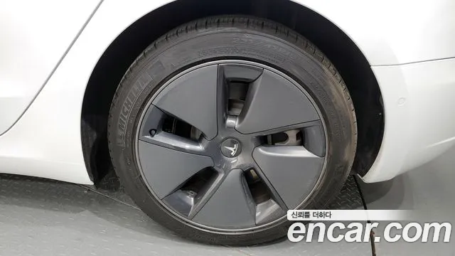 2020 Tesla Model 3 Standard Range Plue RWD Sold VIN 5YJ3E1EAXLF726010 – exterior detail