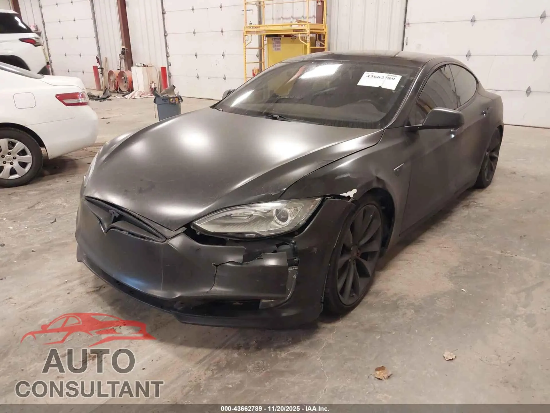 2016 TESLA MODEL S Damaged VIN 5YJSA1E42GF124726 – rear exterior 2016 TESLA MODEL S Damaged VIN 5YJSA1E42GF124726 – rear exterior