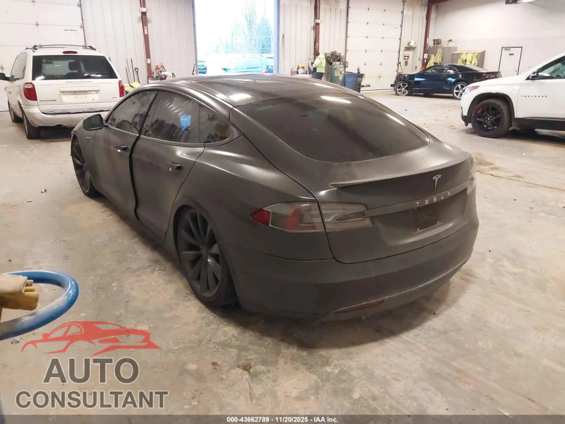 2016 TESLA MODEL S Damaged VIN 5YJSA1E42GF124726 – side profile 2016 TESLA MODEL S Damaged VIN 5YJSA1E42GF124726 – side profile