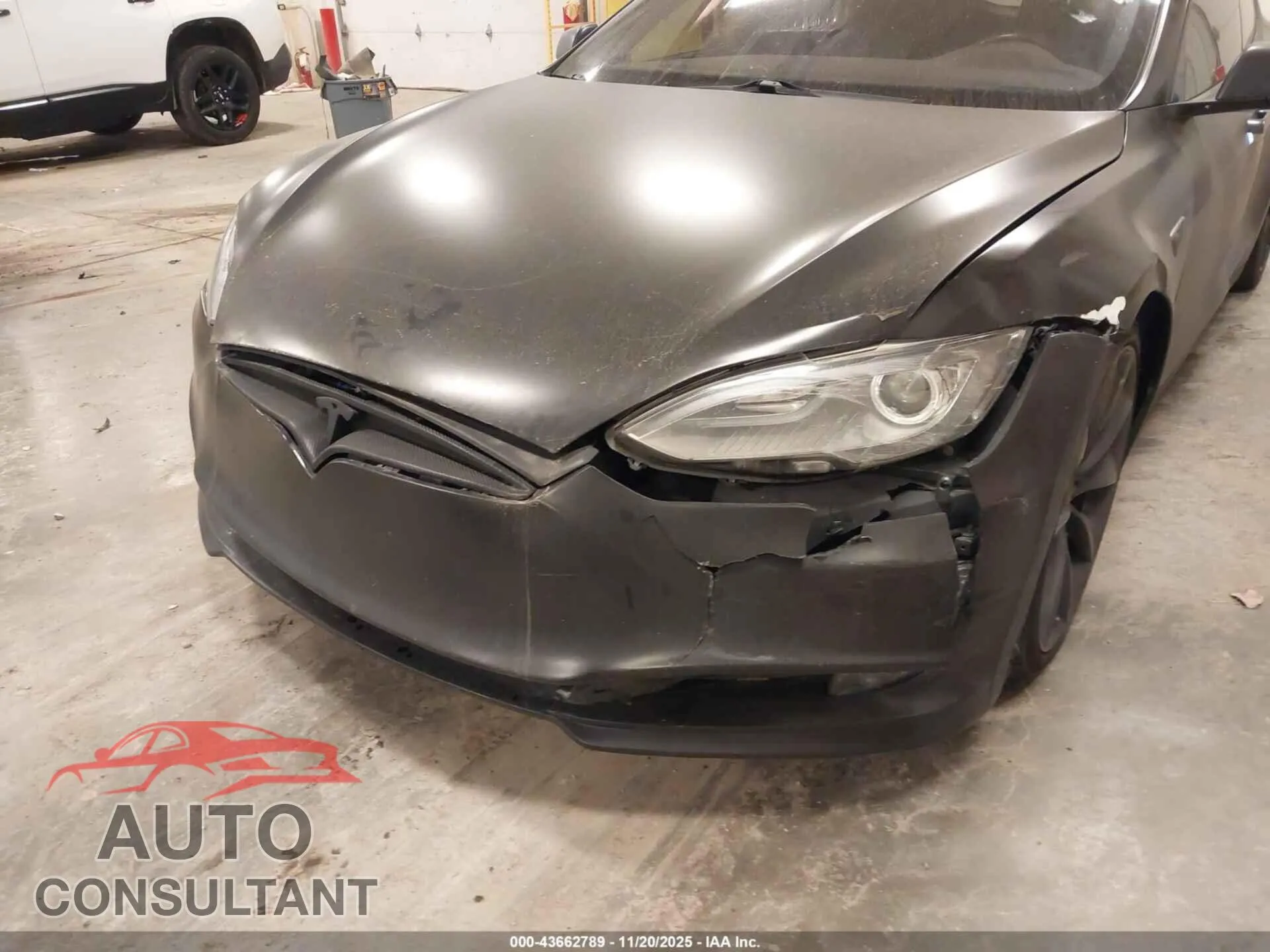 2016 TESLA MODEL S Damaged VIN 5YJSA1E42GF124726 – engine bay 2016 TESLA MODEL S Damaged VIN 5YJSA1E42GF124726 – engine bay