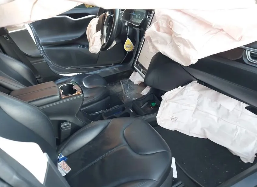 2015 TESLA Model S Used VIN 5YJSA1H25FFP71842 – exterior detail