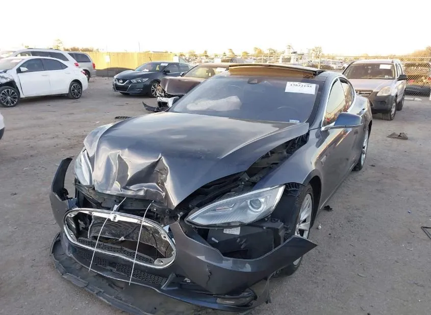 2015 TESLA Model S Used VIN 5YJSA1H25FFP71842 – trunk area