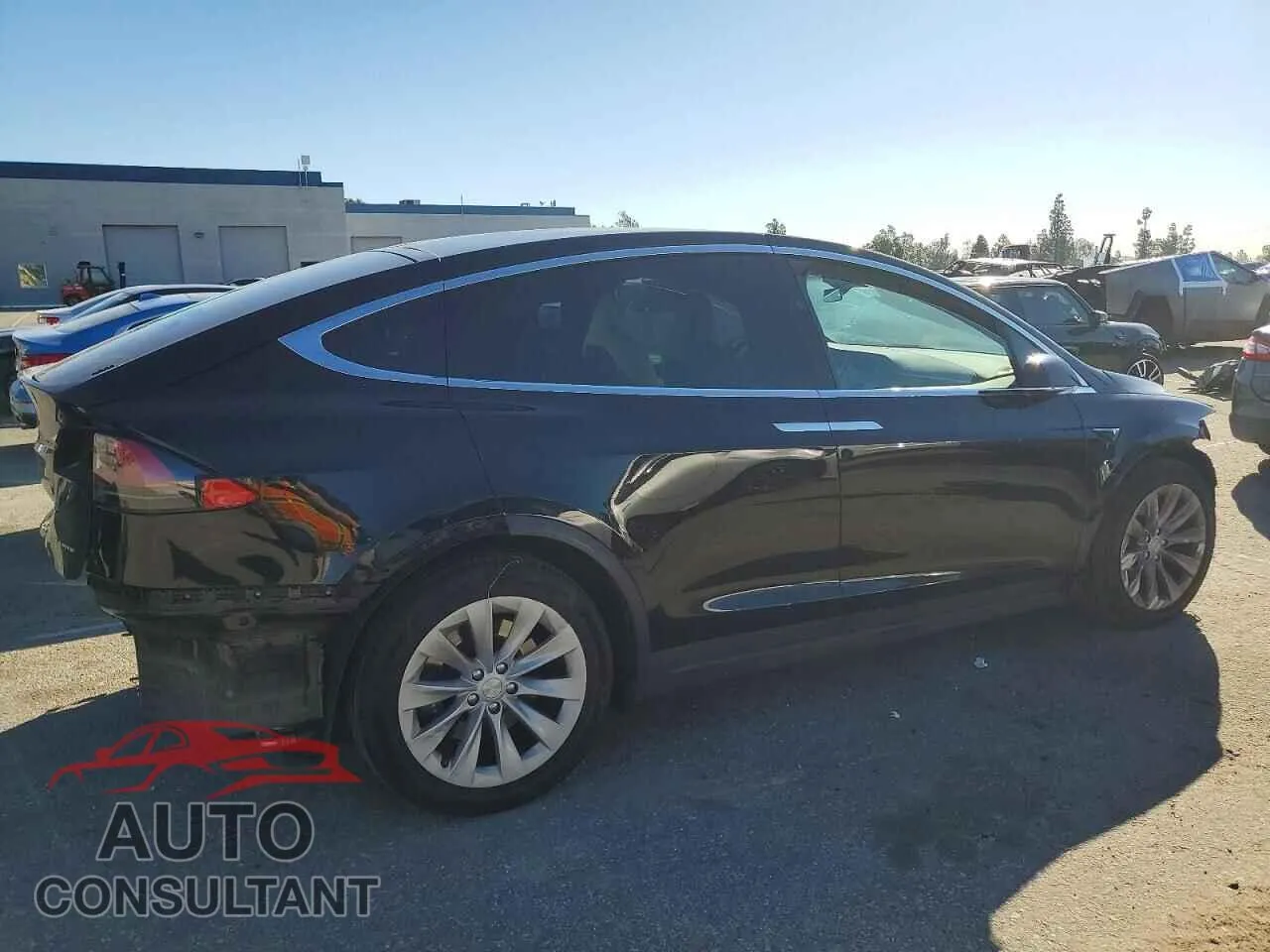 2020 TESLA MODEL X Damaged VIN 5YJXCAE27LF261525 – side profile 2020 TESLA MODEL X Damaged VIN 5YJXCAE27LF261525 – side profile