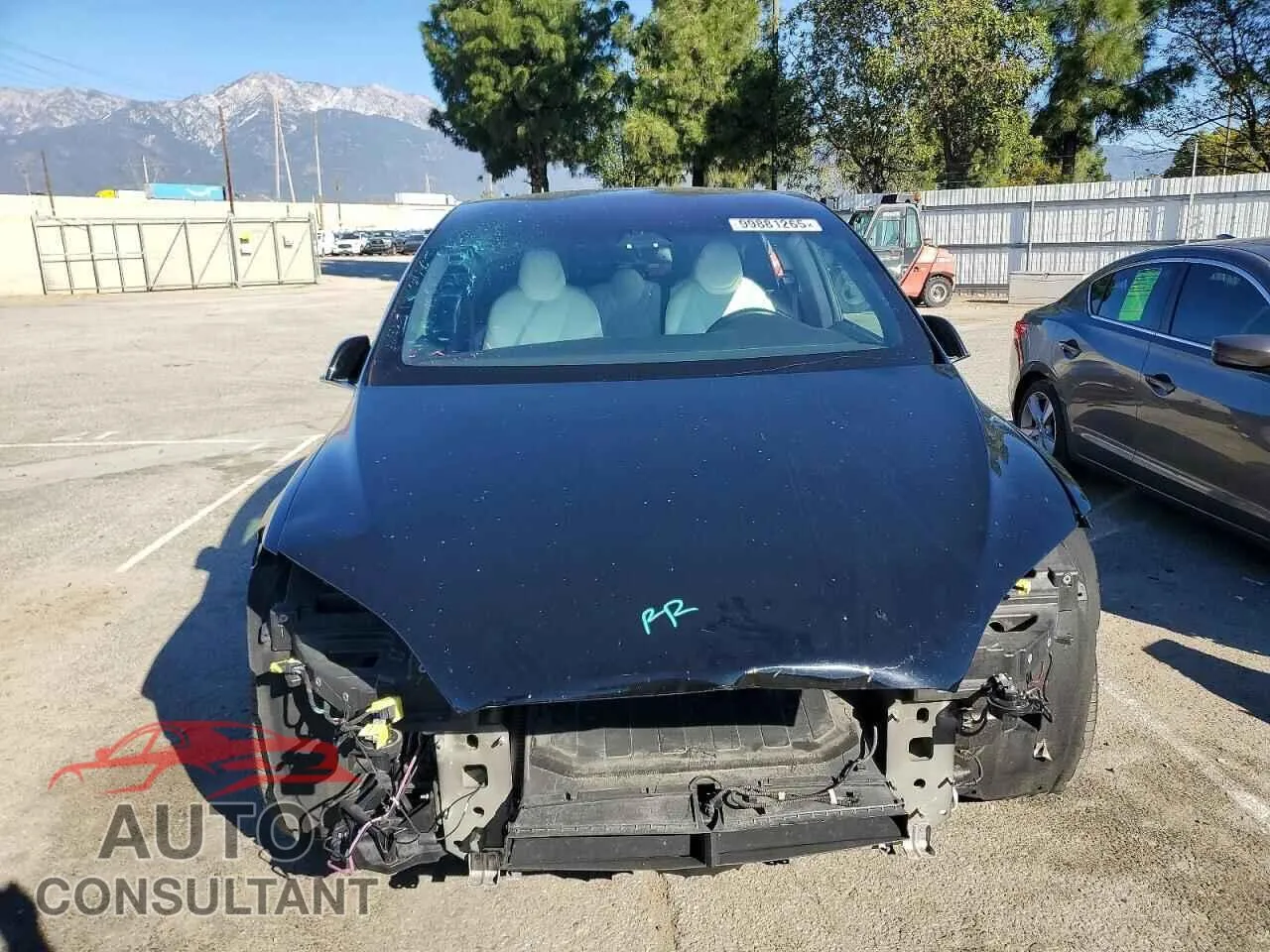2020 TESLA MODEL X Damaged VIN 5YJXCAE27LF261525 – interior seats 2020 TESLA MODEL X Damaged VIN 5YJXCAE27LF261525 – interior seats