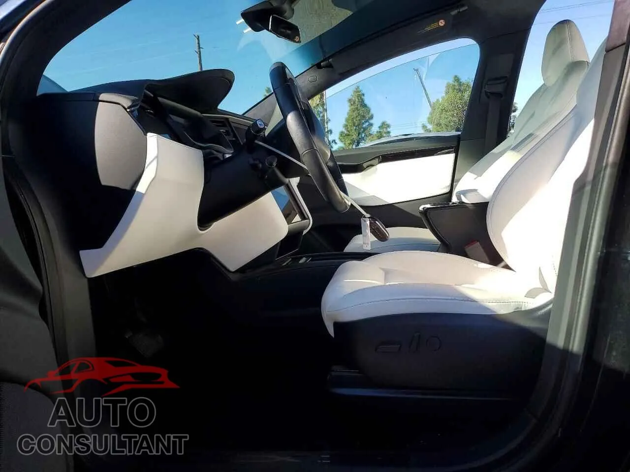 2020 TESLA MODEL X Damaged VIN 5YJXCAE27LF261525 – exterior detail 2020 TESLA MODEL X Damaged VIN 5YJXCAE27LF261525 – exterior detail