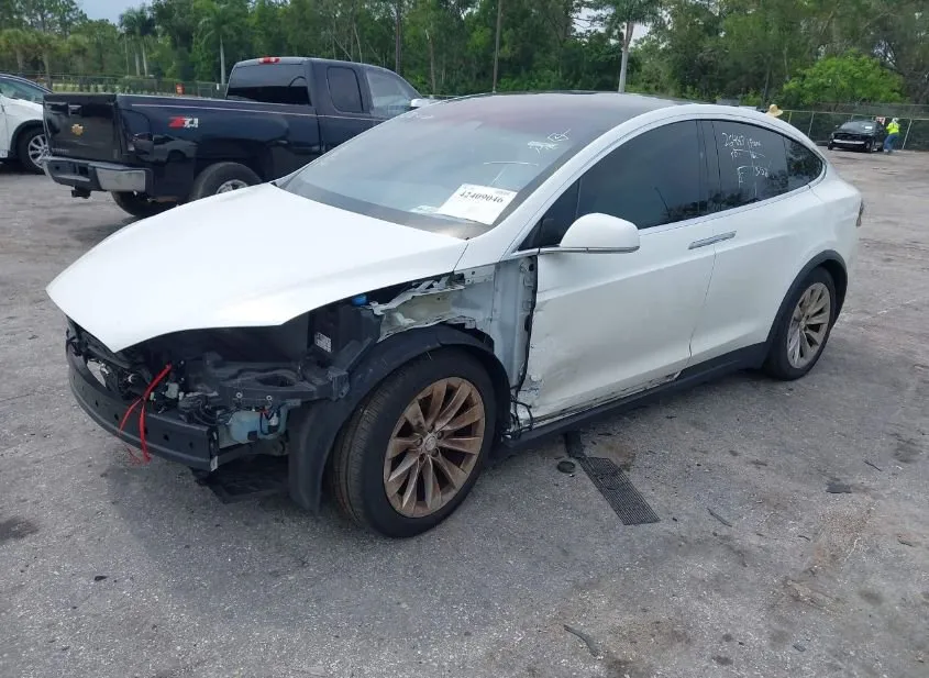 2017 TESLA Model X Used VIN 5YJXCBE2XHF043785 – side profile 2017 TESLA Model X Used VIN 5YJXCBE2XHF043785 – side profile