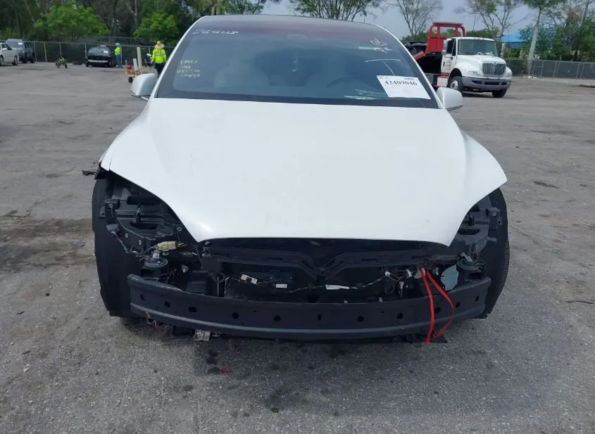 2017 TESLA Model X Used VIN 5YJXCBE2XHF043785 – dashboard 2017 TESLA Model X Used VIN 5YJXCBE2XHF043785 – dashboard
