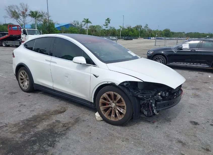 2017 TESLA Model X Used VIN 5YJXCBE2XHF043785 – undercarriage 2017 TESLA Model X Used VIN 5YJXCBE2XHF043785 – undercarriage