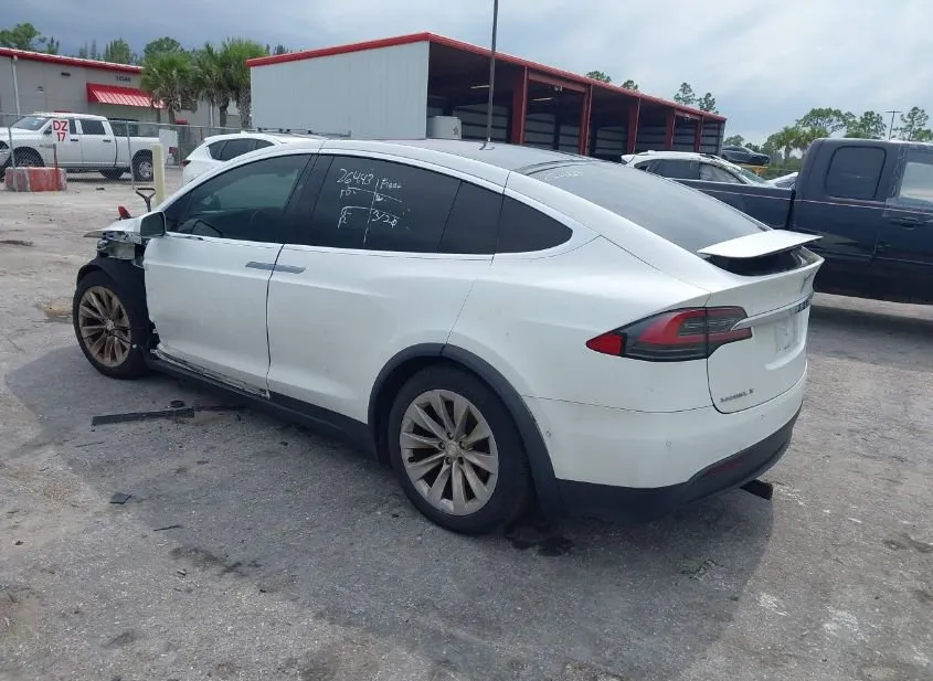 2017 TESLA Model X Used VIN 5YJXCBE2XHF043785 – trunk area 2017 TESLA Model X Used VIN 5YJXCBE2XHF043785 – trunk area
