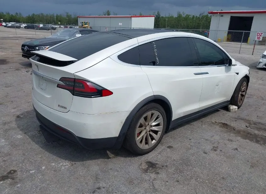 2017 TESLA Model X Used VIN 5YJXCBE2XHF043785 – photo 14 2017 TESLA Model X Used VIN 5YJXCBE2XHF043785 – photo 14