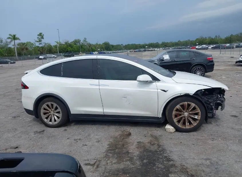 2017 TESLA Model X Used VIN 5YJXCBE2XHF043785 – photo 18 2017 TESLA Model X Used VIN 5YJXCBE2XHF043785 – photo 18