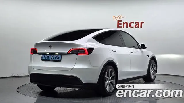 2021 Tesla Model Y Standard Range RWD Sold VIN 5YJYGDED8MF239210 – interior seats