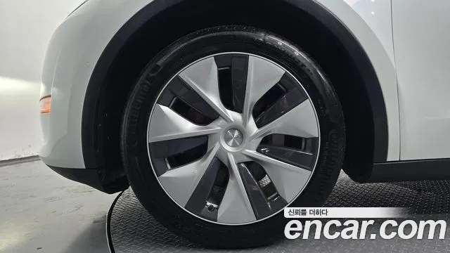 2021 Tesla Model Y Standard Range RWD Sold VIN 5YJYGDED8MF239210 – exterior detail