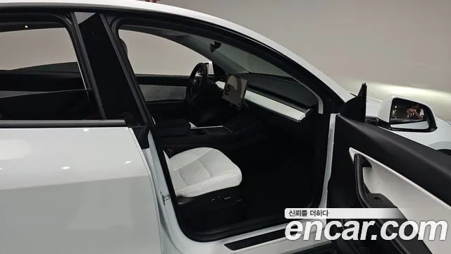 2021 Tesla Model Y Long Range AWD Sold VIN 5YJYGDEE1MF176105 – dashboard
