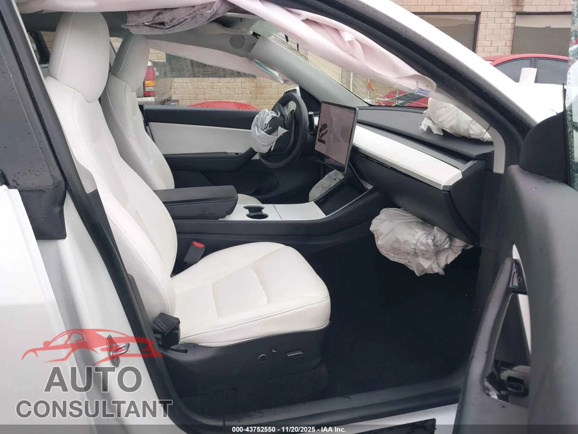 2021 TESLA MODEL Y Damaged VIN 5YJYGDEE4MF081036 – interior seats