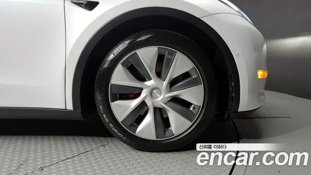 2021 Tesla Model Y Long Range AWD Sold VIN 5YJYGDEE7MF167649 – trunk area 2021 Tesla Model Y Long Range AWD Sold VIN 5YJYGDEE7MF167649 – trunk area