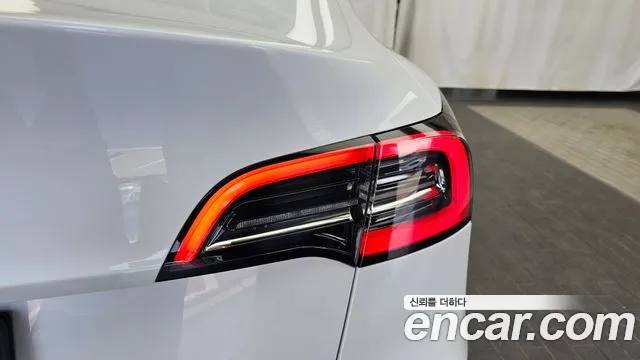 2021 Tesla Model Y Long Range AWD Sold VIN 5YJYGDEE7MF171880 – side profile 2021 Tesla Model Y Long Range AWD Sold VIN 5YJYGDEE7MF171880 – side profile