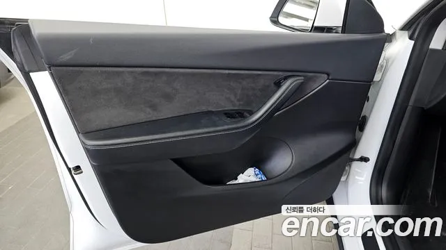 2021 Tesla Model Y Long Range AWD Sold VIN 5YJYGDEE7MF171880 – interior seats 2021 Tesla Model Y Long Range AWD Sold VIN 5YJYGDEE7MF171880 – interior seats