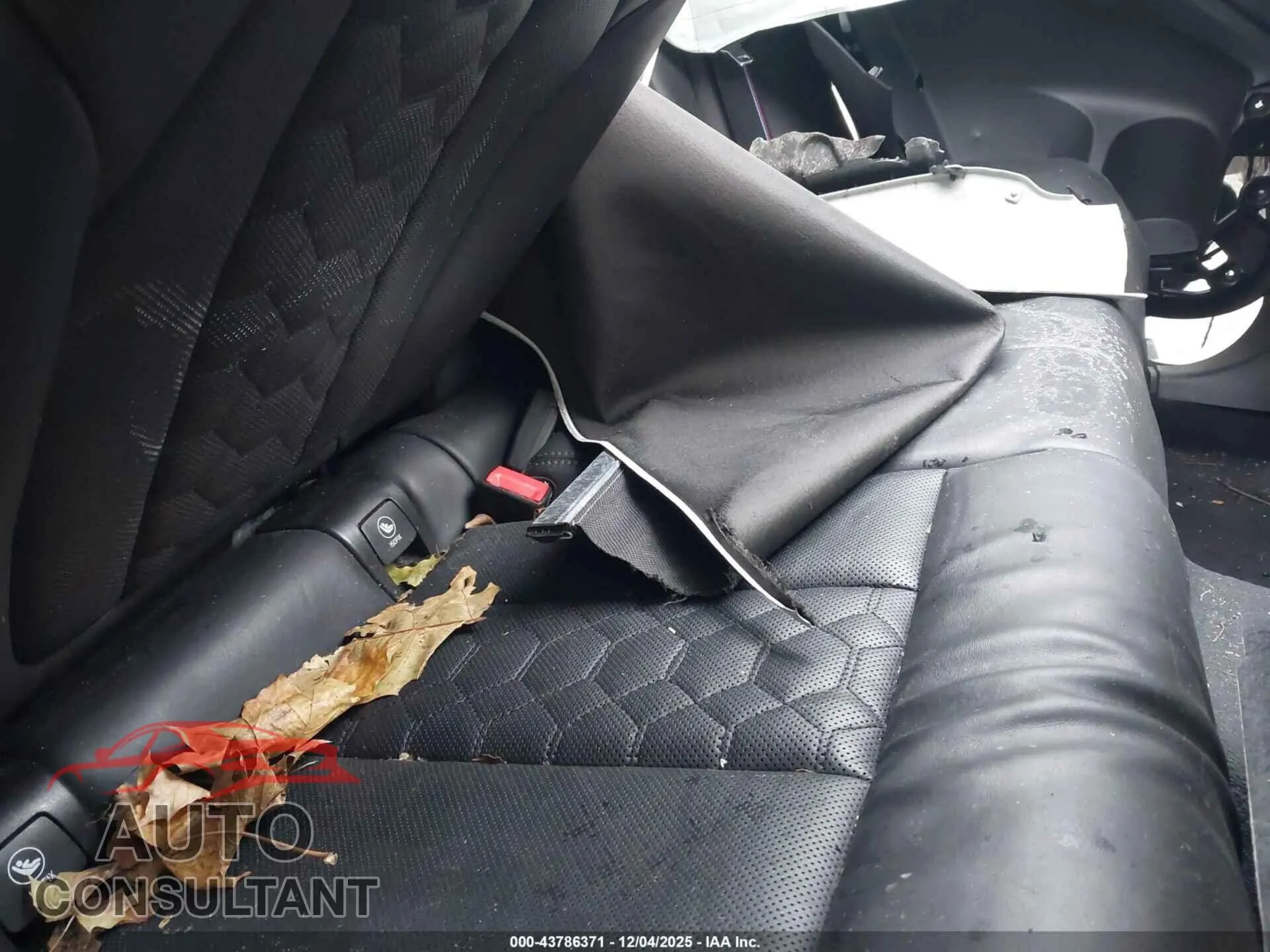 2020 BMW X3 M Damaged VIN 5YMTS0C07L9B00920 – undercarriage