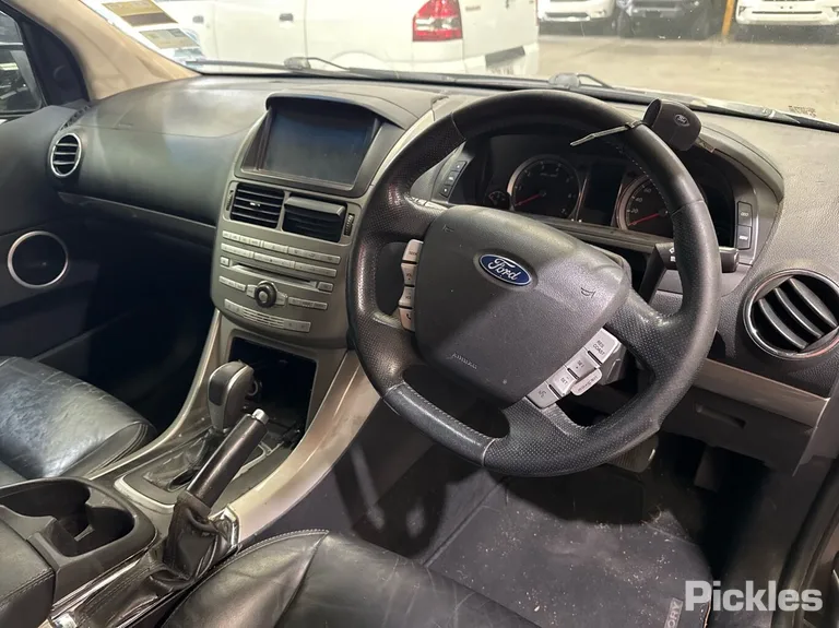 2013 Ford Territory Used VIN 6FPAAAJGATDU26985 – trunk area