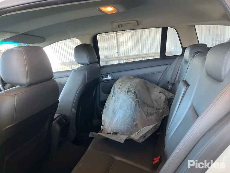 2010 Holden Commodore Used VIN 6G1EK8EFXAL444591 – trunk area