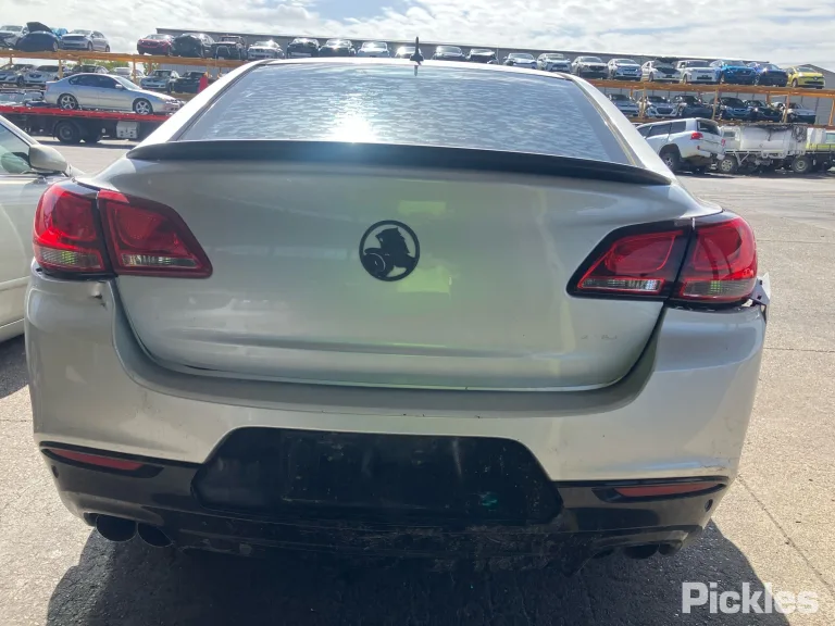 2015 Holden Commodore Damaged VIN 6G1FB5E3XGL208296 – dashboard