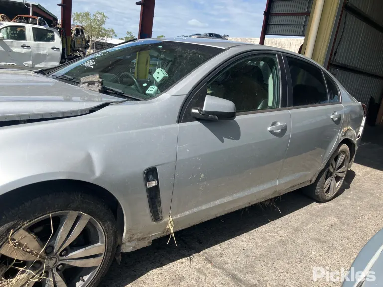 2015 Holden Commodore Damaged VIN 6G1FB5E3XGL208296 – engine bay