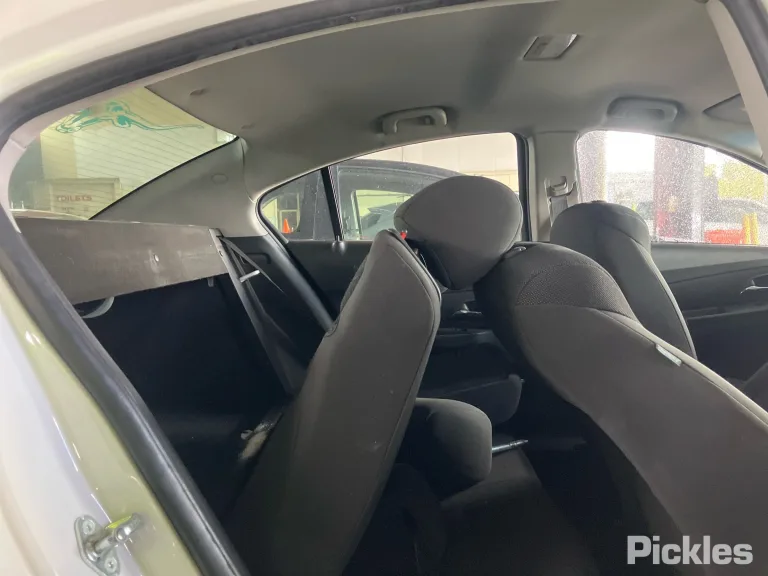 2011 Holden Cruze Damaged VIN 6G1PD5E57BL560860 – interior seats