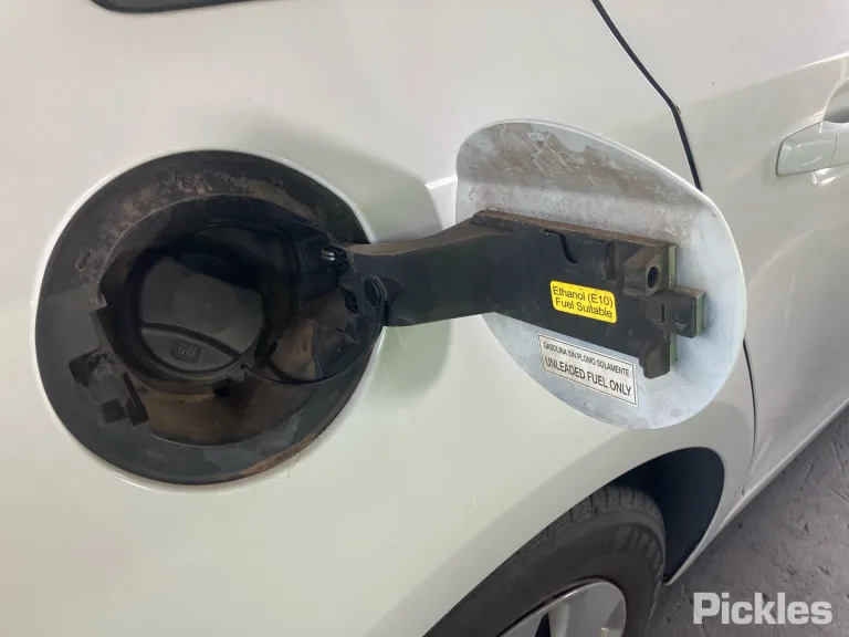 2011 Holden Cruze Damaged VIN 6G1PD5E57BL560860 – trunk area